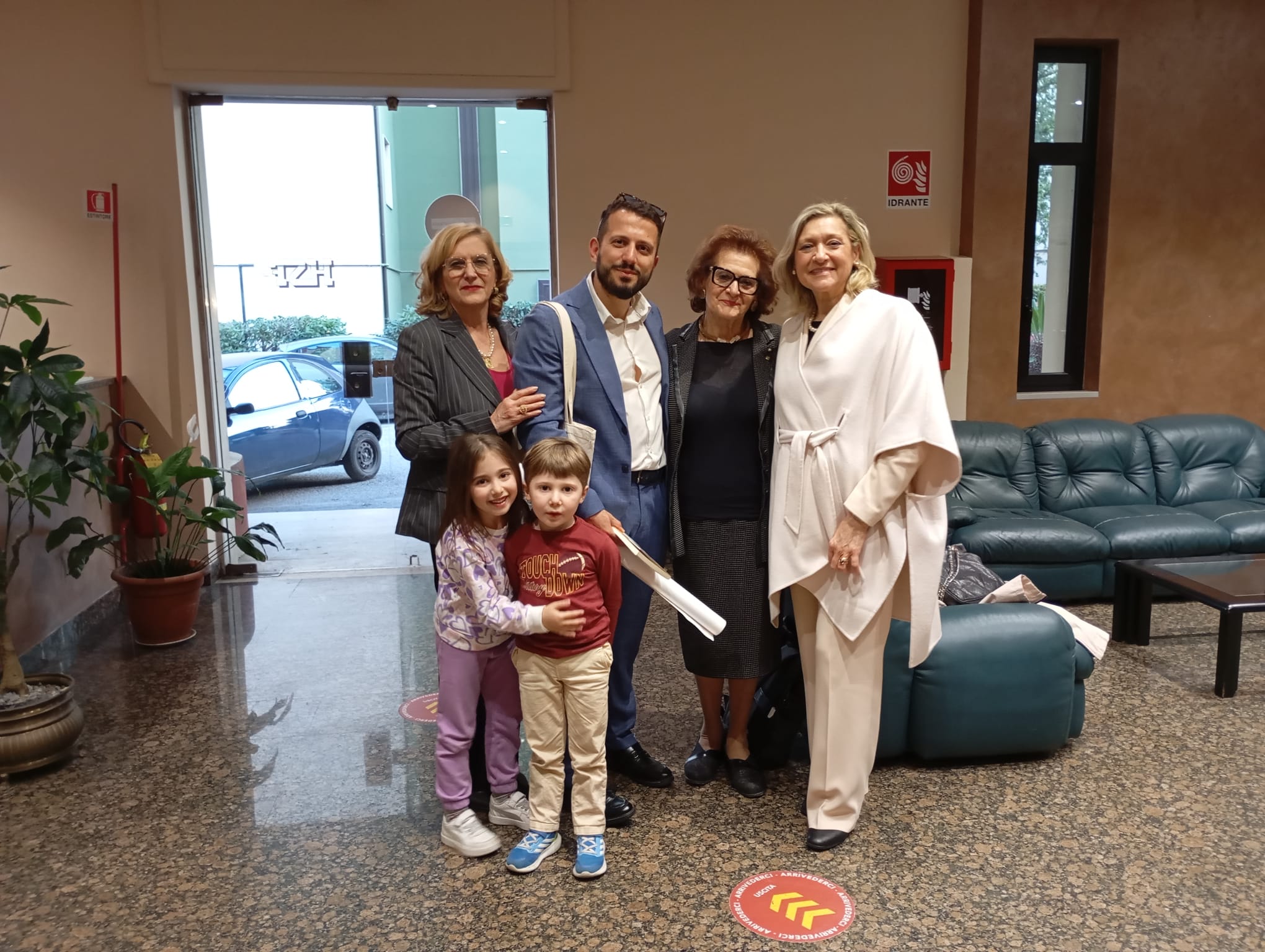 Con la Presidente della "Dante Alighieri", prof.ssa Maria Cristina Parise Martirano, la prof.ssa Francesca Vuono e i miei bambini