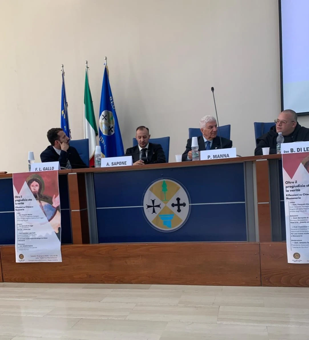 Al tavolo dei relatori