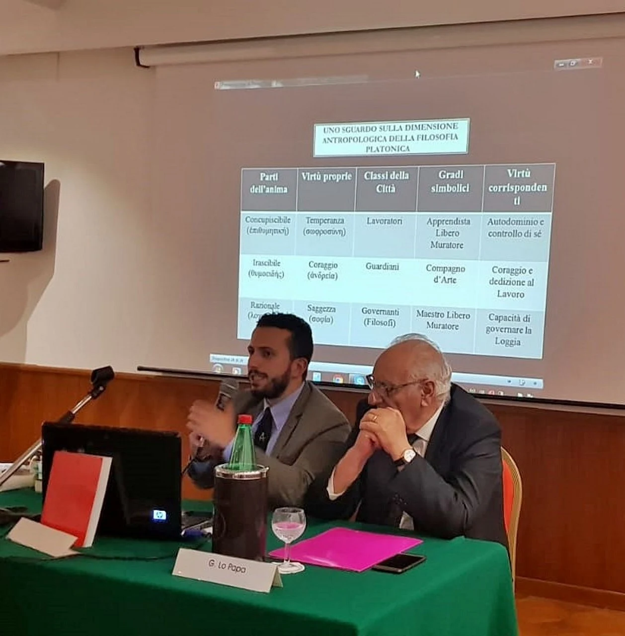 Al tavolo dei relatori